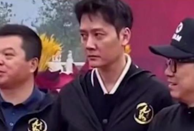 趙麗穎馮紹峰官宣離婚，聚少離多是主因，趙麗穎已清空恩愛過往