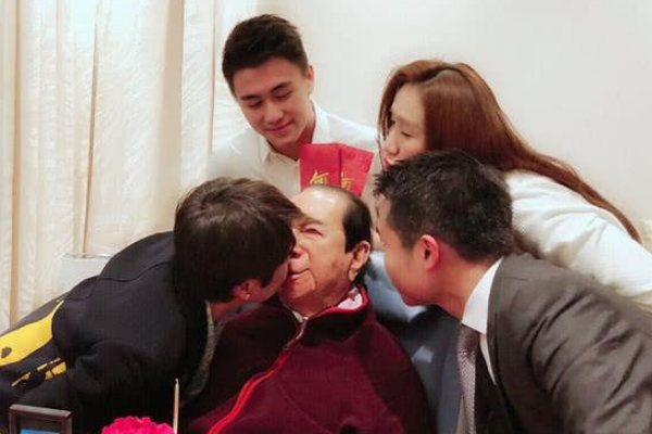何鴻燊四太年輕時(shí)有多好看？身材苗條似明星，難怪何鴻燊夠迷戀