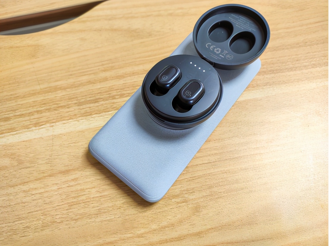 Nank南卡无线充电宝POW3：多机同时充电，还支持无线快充