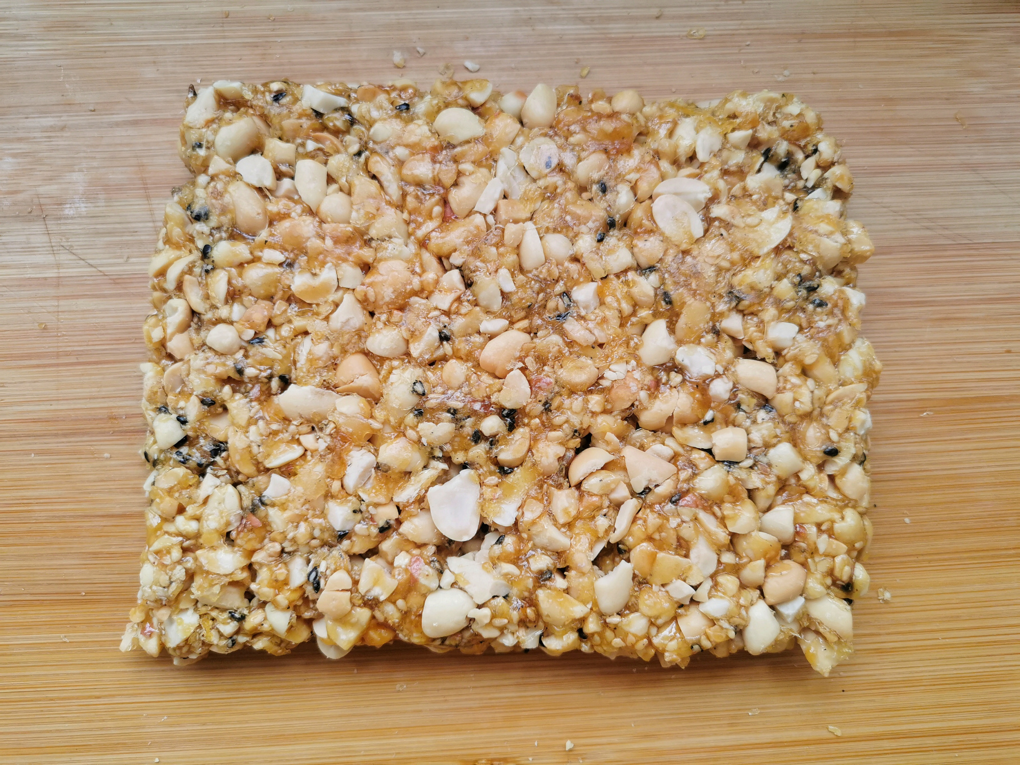 無水無油做花生酥糖，復刻童年美味，學會熬糖漿，酥脆香甜不粘牙