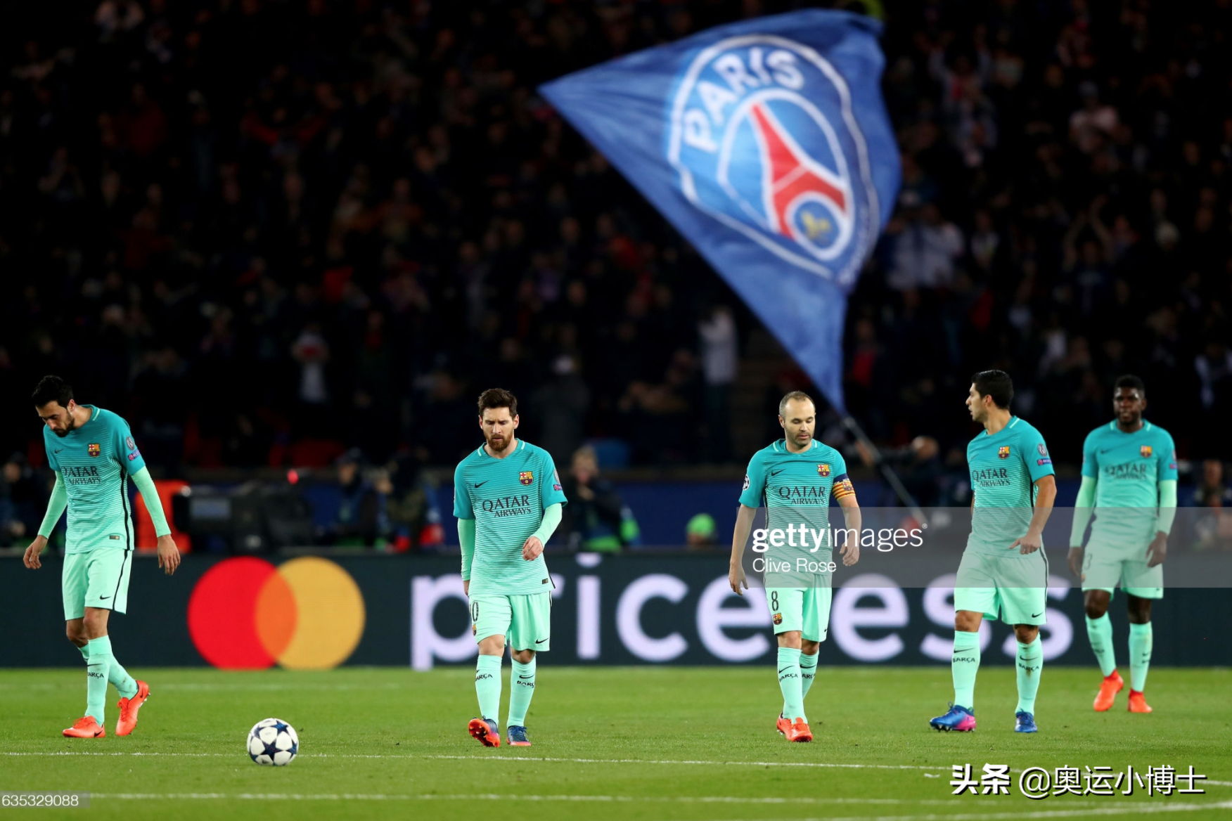 巴萨球迷还有幻想？实力差距明显，不被巴黎大