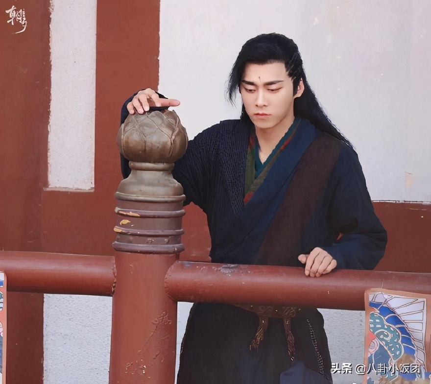 李易峰《镜双城》苏摹正脸照曝光，网友：梦回《古剑奇谭》屠苏