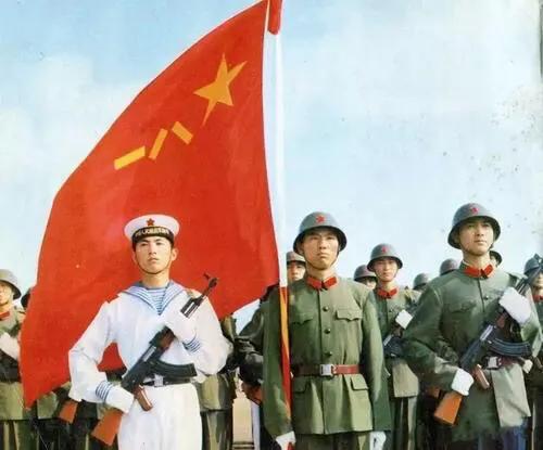 图片详解：建国以来，人民解放军经历的15次军服变迁发展历程