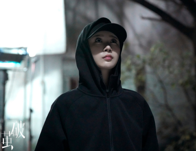 悬疑剧《破茧》首播，一口气追完六集，女体盛校园贷全是看点