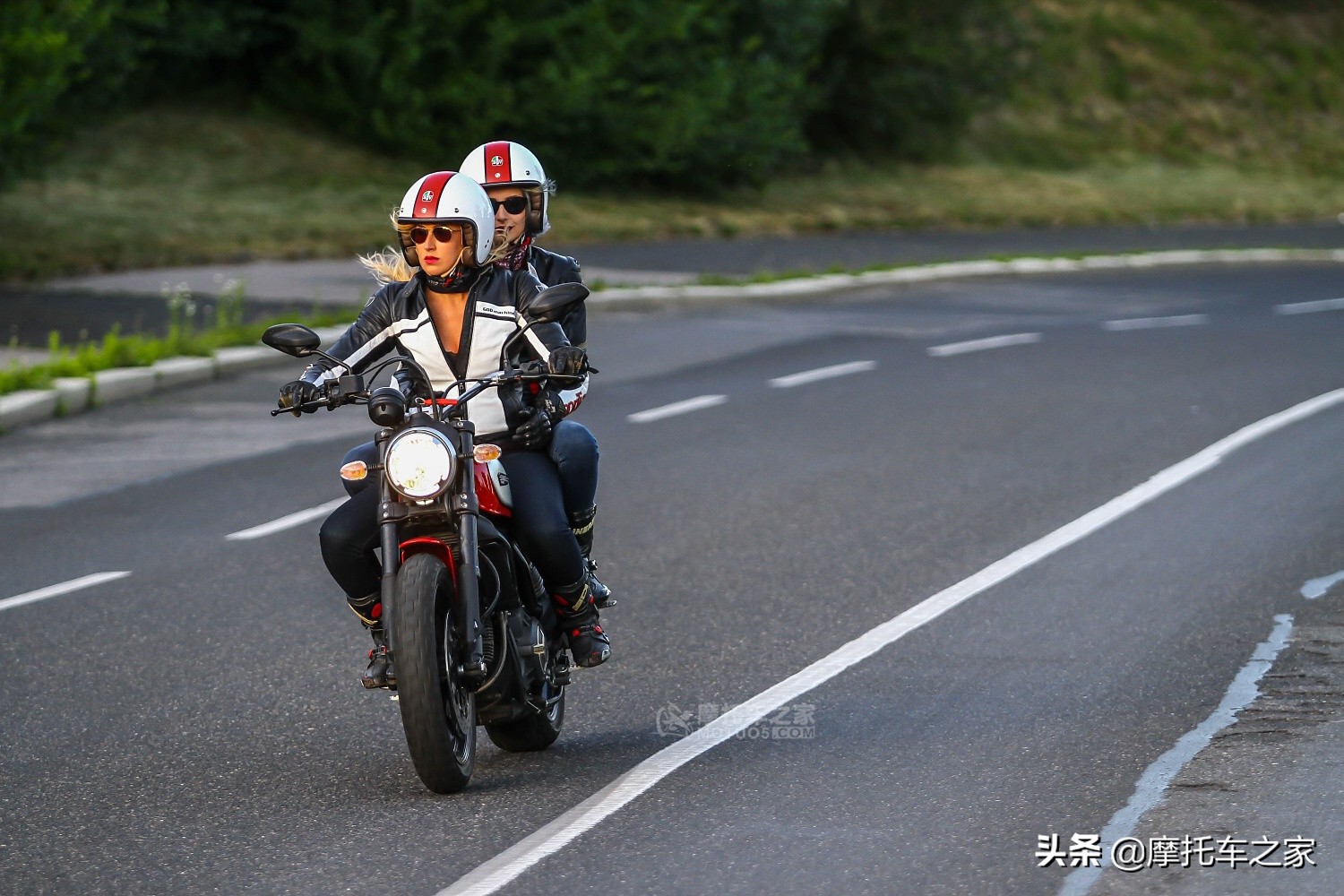 优雅的杜卡迪Scrambler自游和雅马哈SCR950，攀爬者中的扭力之王