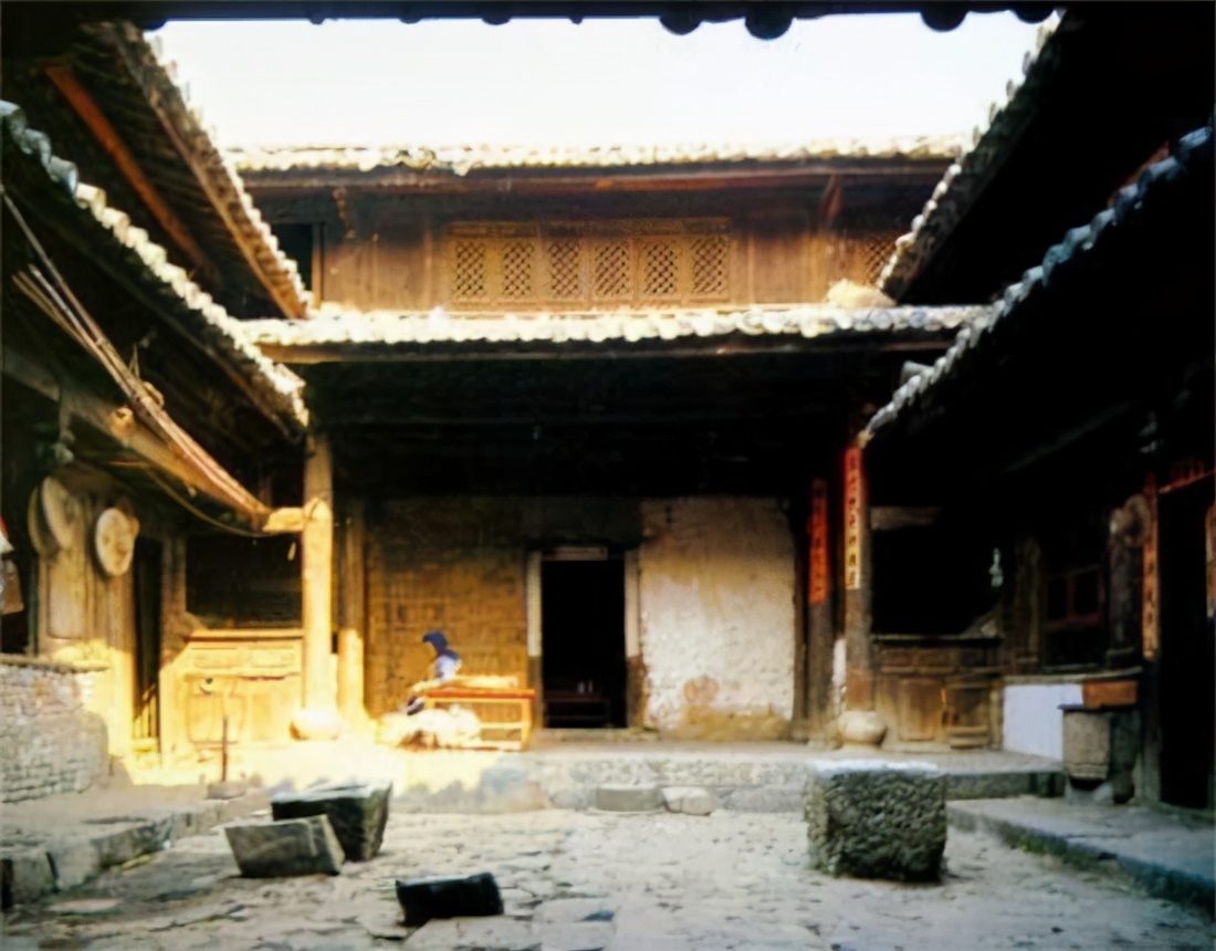一颗印：云南昆明地区彝族的传统住屋形式