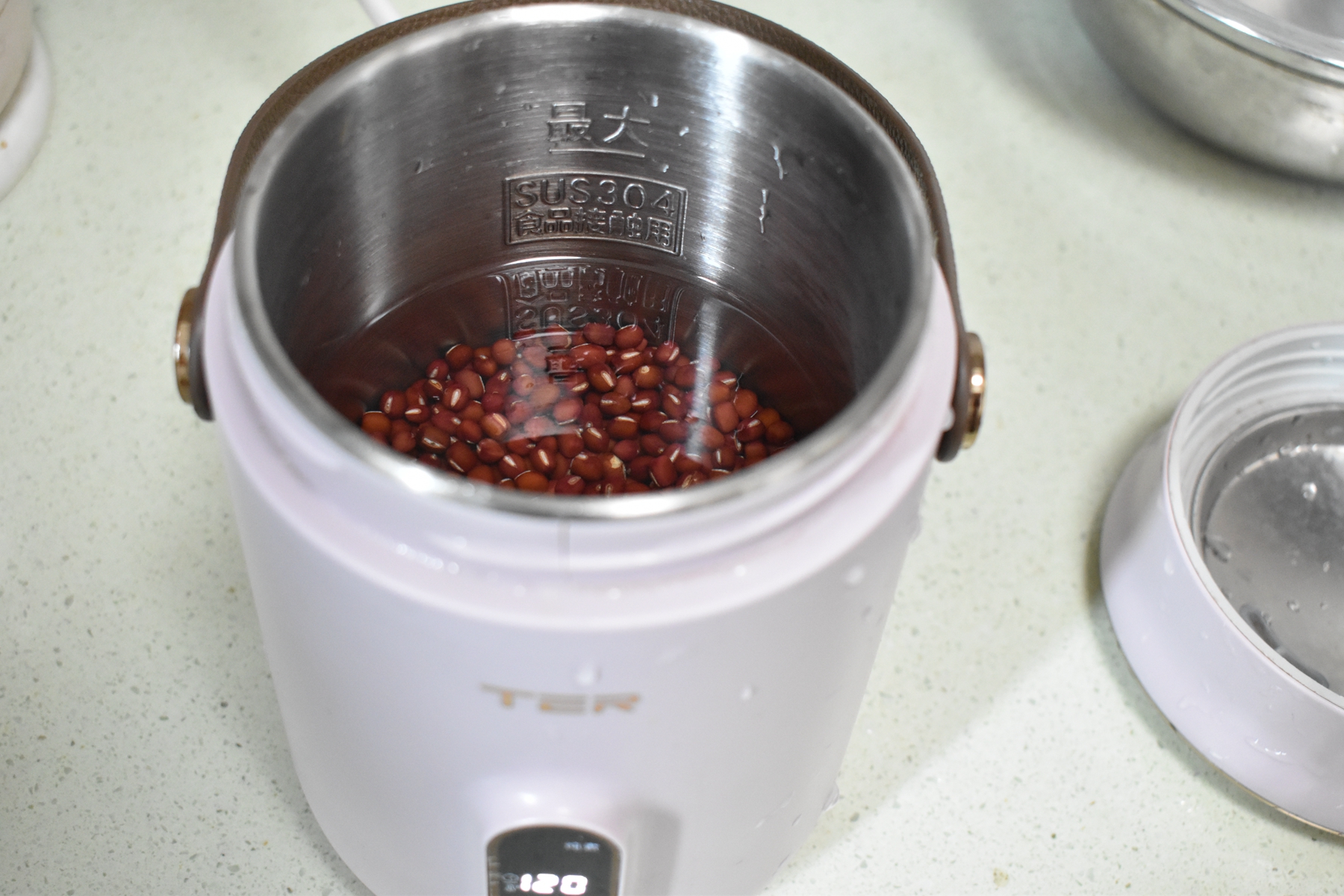 三伏天闷热湿气大，我家常用它做消暑甜品，清热祛湿，全家都爱吃