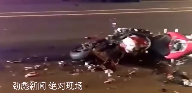 突发：哈尔滨江北发生车祸 疑似飙车 造成2人死伤