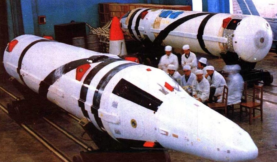 五岭逶迤腾巨浪：我国潜射弹道导弹研发一波三折，曾经中断8年