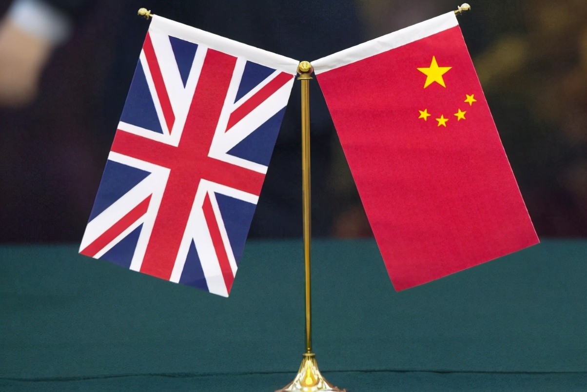 英国为任性付出代价！中国向全球表明态度，899亿资金撤出英国
