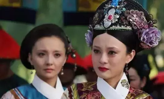 清朝皇帝的女人为何脖子上要戴龙华，不是为了保暖，原来另有作用