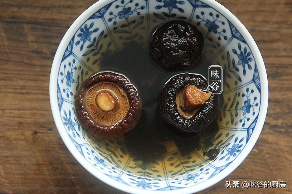 秋天吃秋葵正当时，这样做鲜嫩入味，好吃不腻，给大鱼大肉都不换