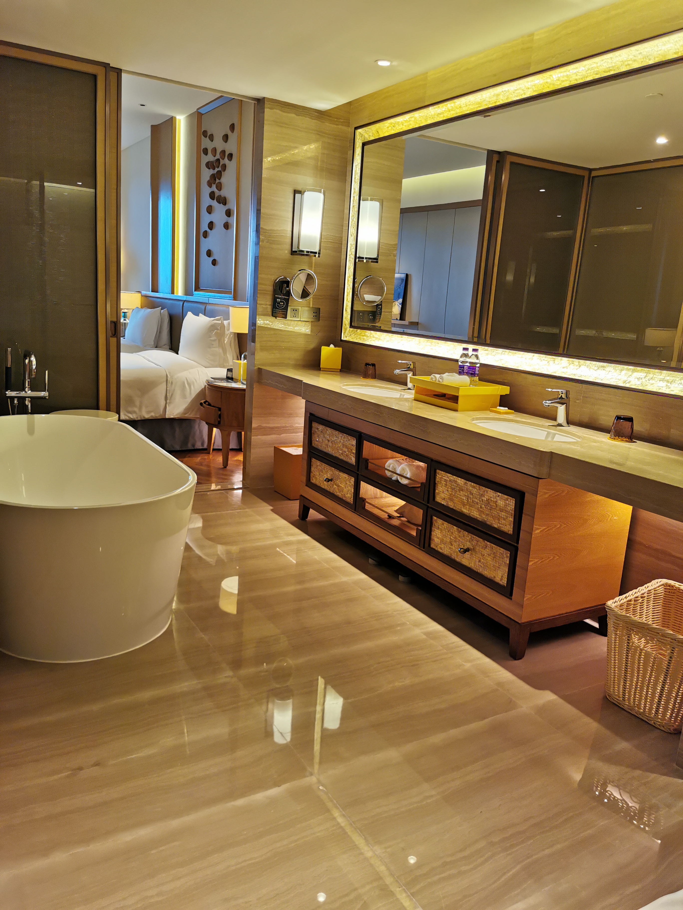 三亚旅行，海棠湾藏着的法兰西秘境，享受悠闲慢生活