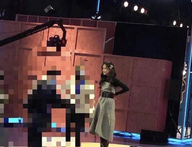 郑爽被封杀前，圈内人曝她还有更大猛料，实名