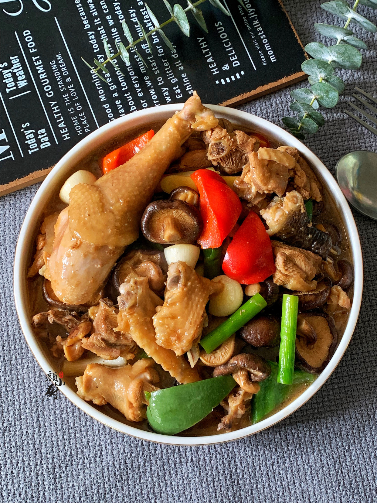 燉雞時有人焯水，有人直接燉，全不對，學會此做法，比飯店還香