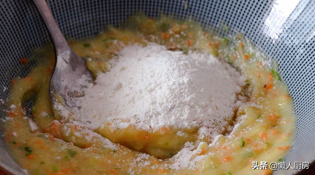 土豆不切条，捣成土豆泥，教你薯条的新做法，香酥可口更好吃