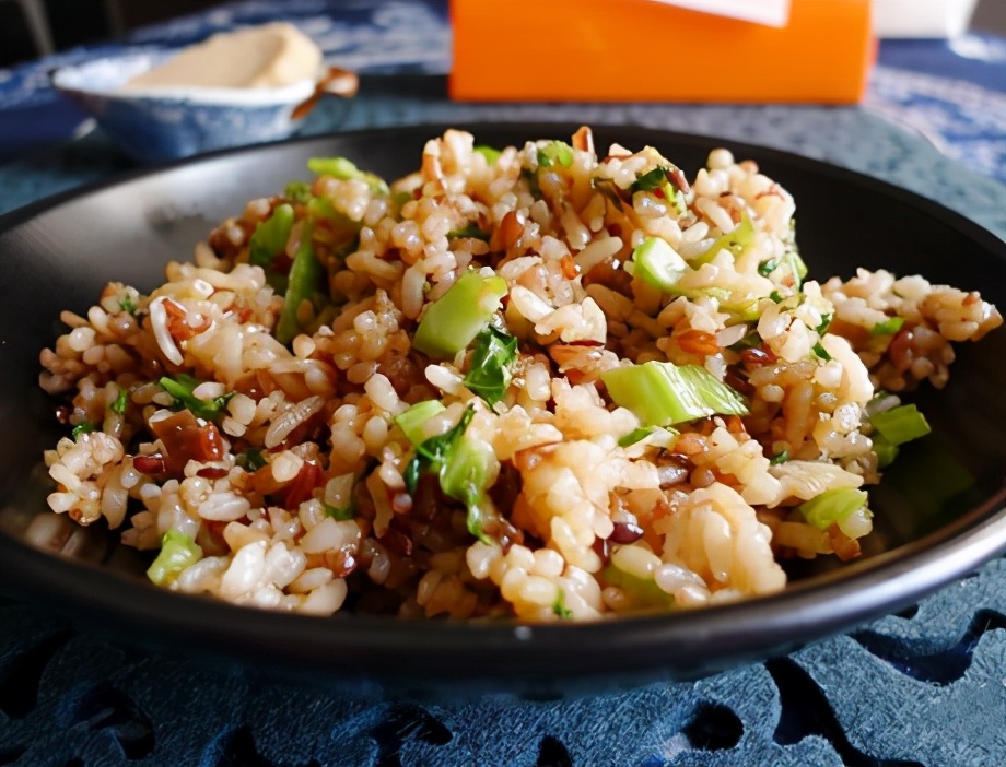 图片[1]-芥菜酱油肉炒饭的做法步骤图 炒一锅当主食吃-起舞食谱网