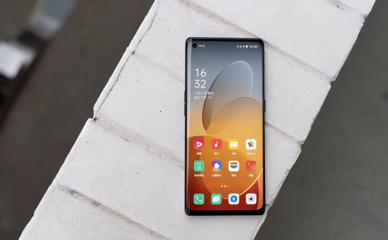 买手机不用乱跟风，这三款旗舰性价比都很高，