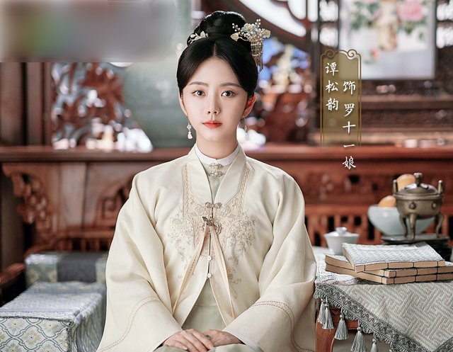 《锦心似玉》晒剧照，谭松韵古装造型好绝，与