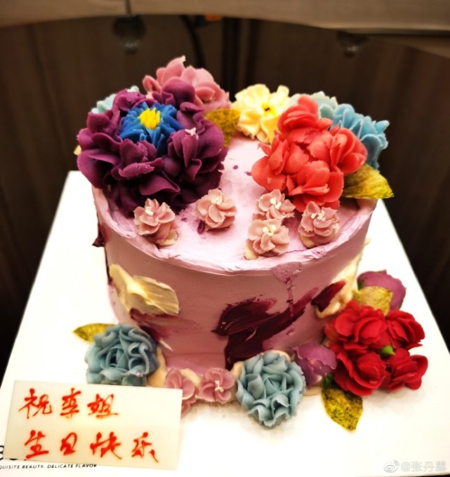 趙文卓一家為管家慶生，送家中倆保姆各一枚珠寶項鍊，當家人對待