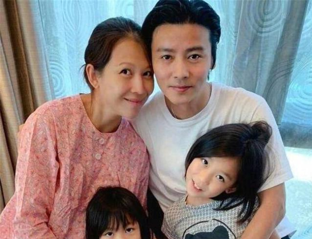 蔡少芬產後像“隔輩人”，趙麗穎產后腰疼，原來明星媽媽一樣有苦