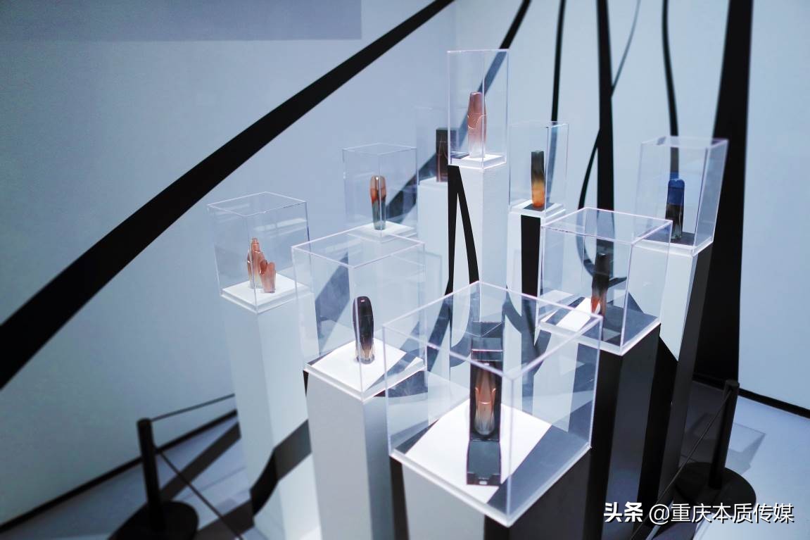 无限极广场及萃雅肌底液在扎哈建筑事务所上海特展展出