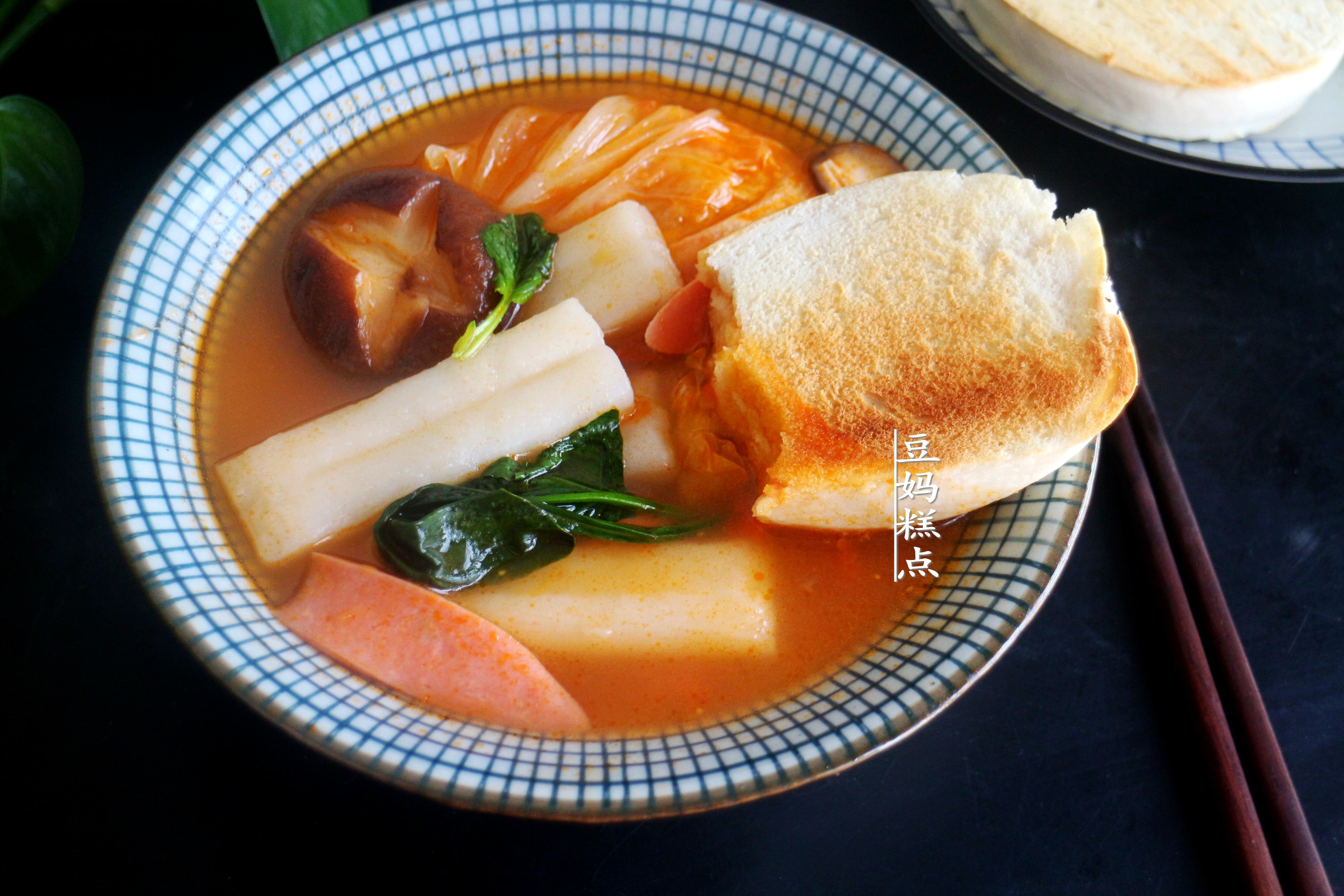 天冷了，用西紅柿煮蔬菜濃湯，酸香開胃，兒子每次2大碗