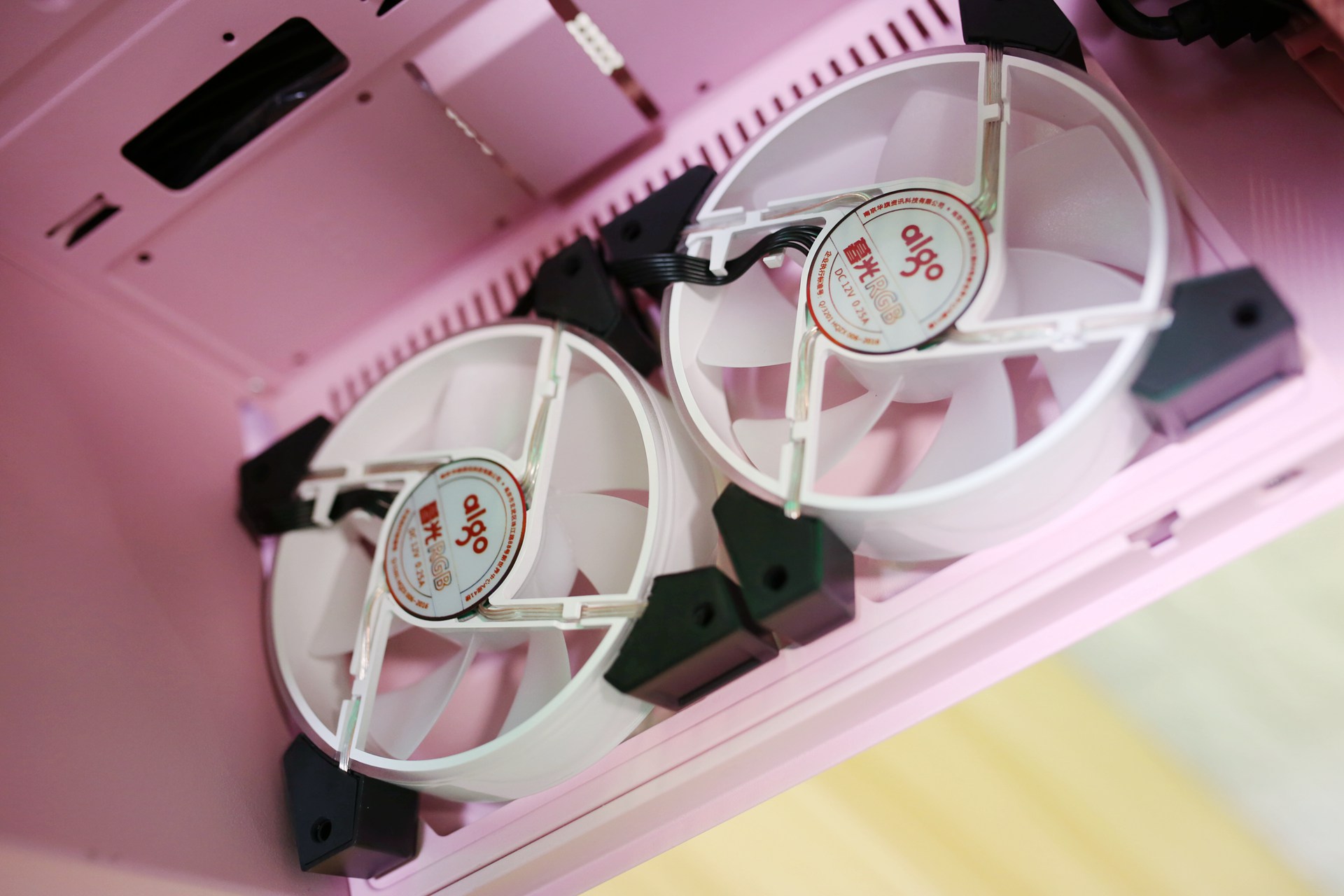 粉色机箱有喜欢的吗？YOGO M2猫抓粉女友爱不释手