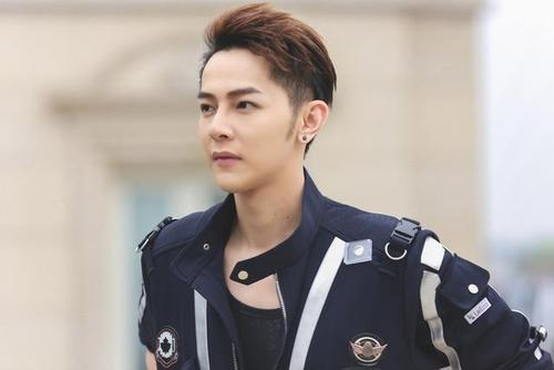 愚人节吃瓜真假难辨：2人官宣恋情，3人分手婚变