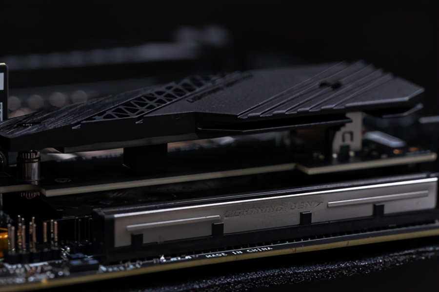 微星MEG Z590I UNIFY主板评测：掌控超频和雷电的顶级ITX小板