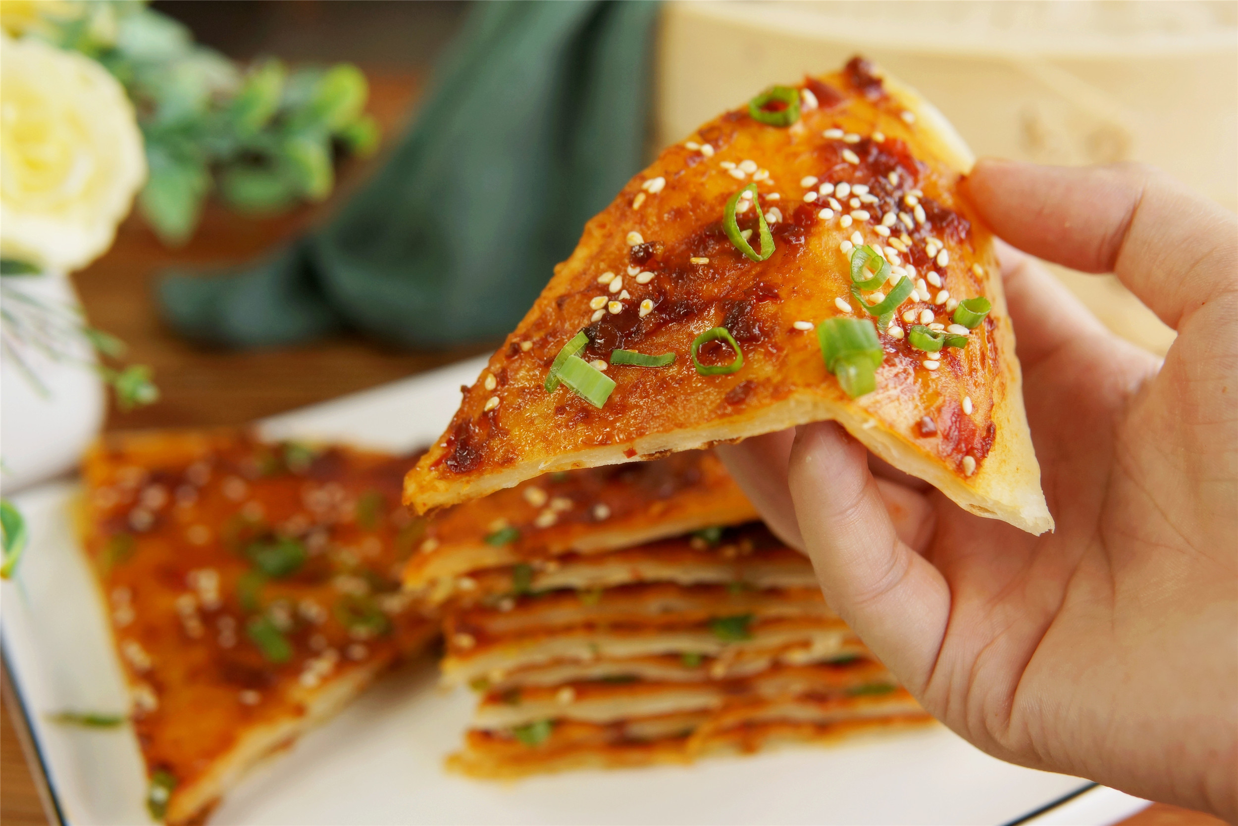 太板一号美食资讯路边摊超火的酱香饼没想到做法这么简单酥香味美都来