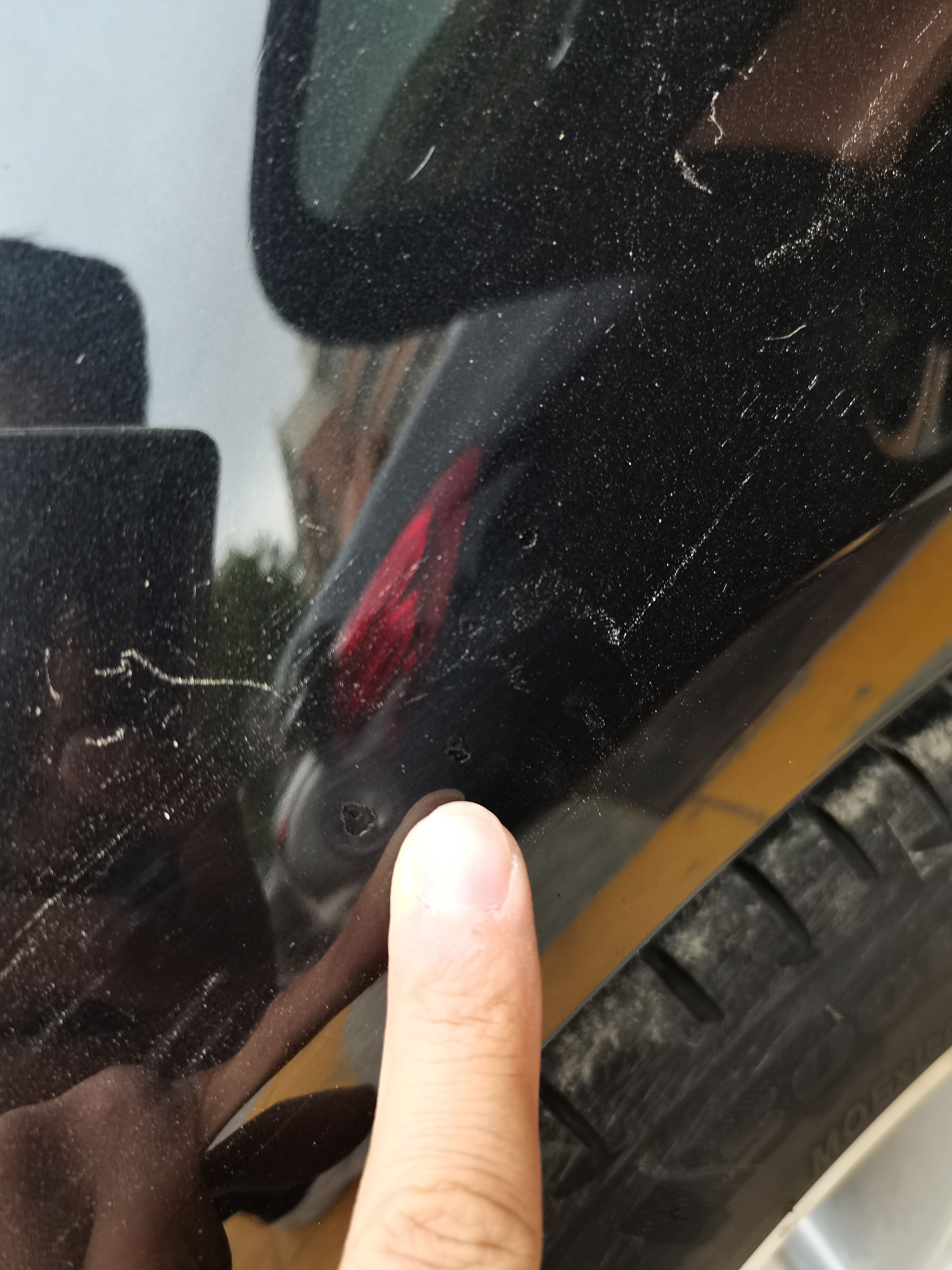 高手請進(jìn)來研究，寶馬740，庫存6年的新車，表顯近8千公里？
