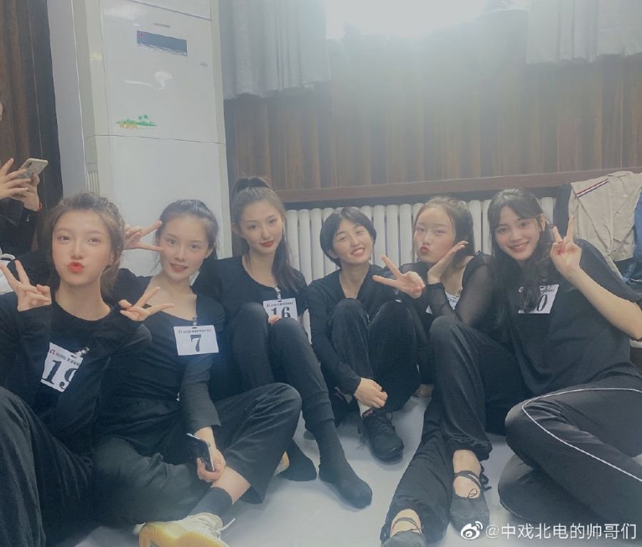 北京电影学院：张子枫同学合照颜值高,新舍友夏梦等名单曝光