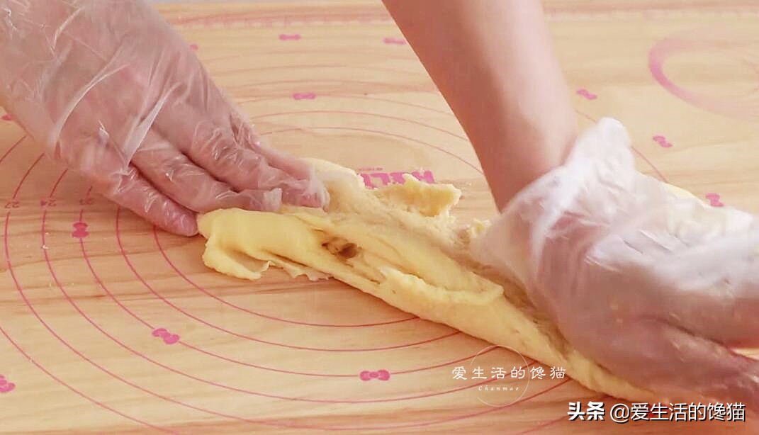 靠譜的麻薯包配方來了，揉一揉，烤一烤，個個空心圓溜溜