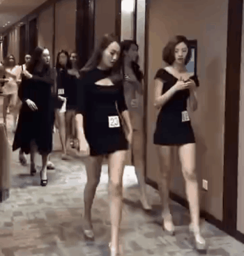 性感妹子的动图：有点圆！3D立体的感觉！