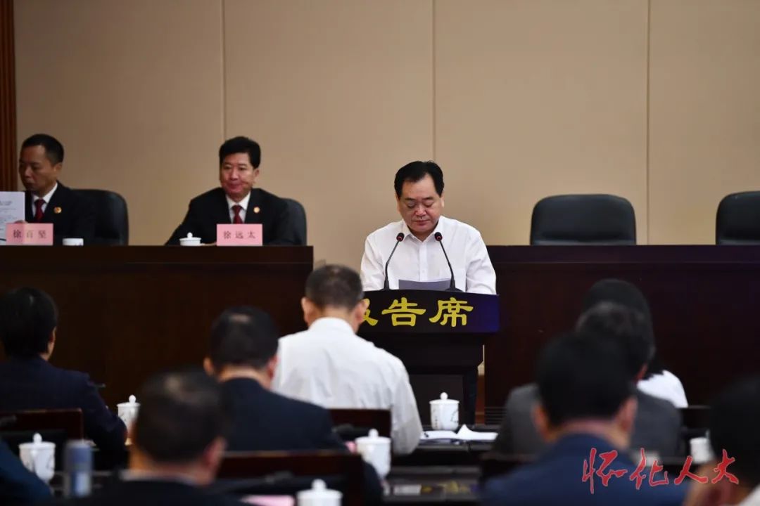 ​市五届人大常委会举行第三十七次会议第一次全体会议对市教育局等7个单位开展专题询问