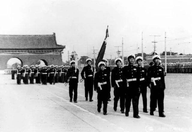朱德说：“从现在起，我才真正是陆海空军总司令了！”