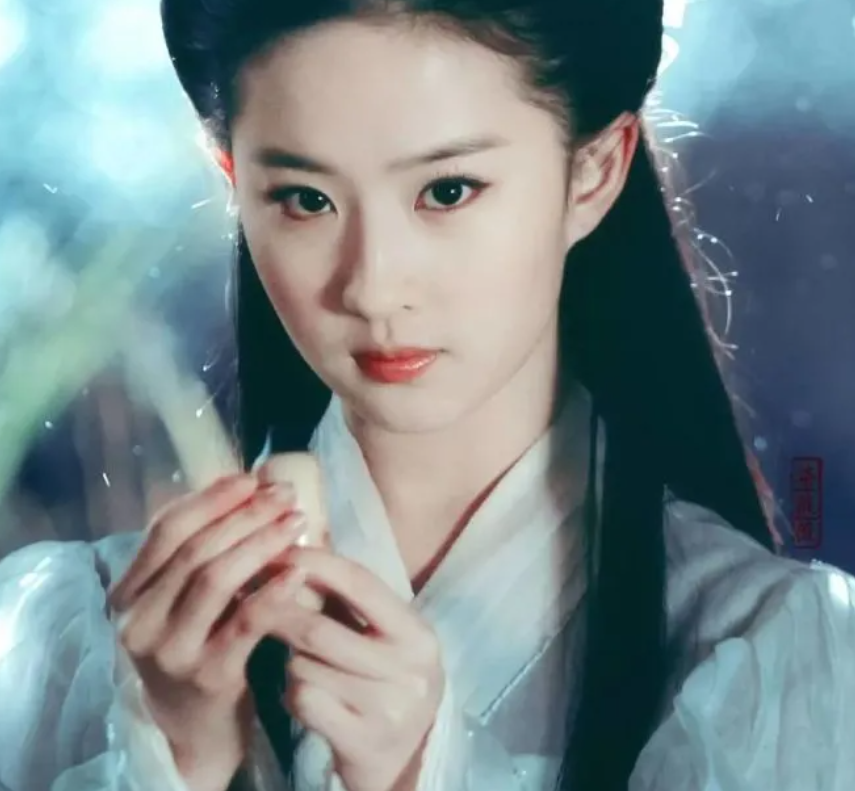 Liu Yifei pink delivers model too dazzle cruel, reflect evaluation polarization forcedly, is LV cameraman level insufficient? 