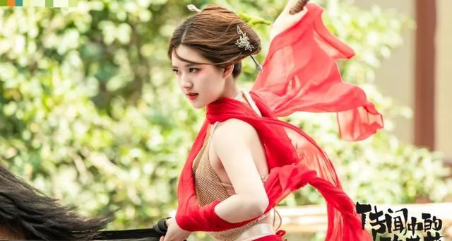 赵露思曝请客没带钱，发微信叫蒋依依来买单被