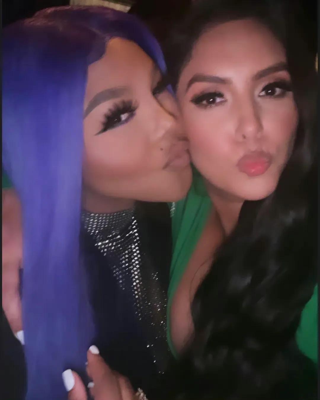 布克女友肯豆与科比大女儿盛装出席活动，网友，都不如瓦妮莎