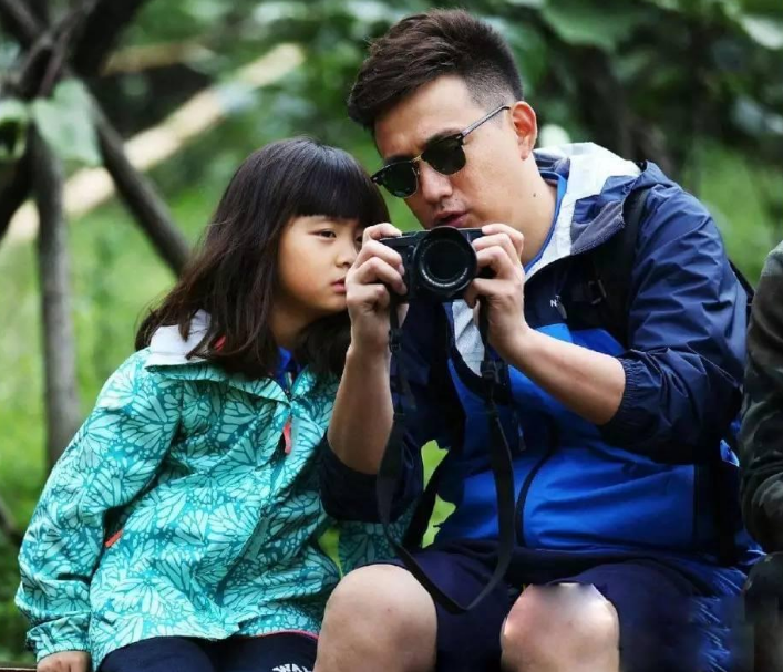 黄磊女儿多多很忧郁，并不像平常那样快乐，黄