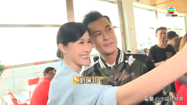 黎明降临TVB引轰动，艺人为求合影各出奇招，电