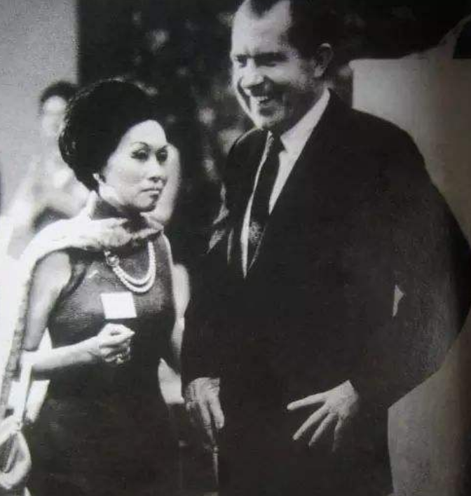 她是战地记者，嫁给美国丈夫后，陈香梅的最大