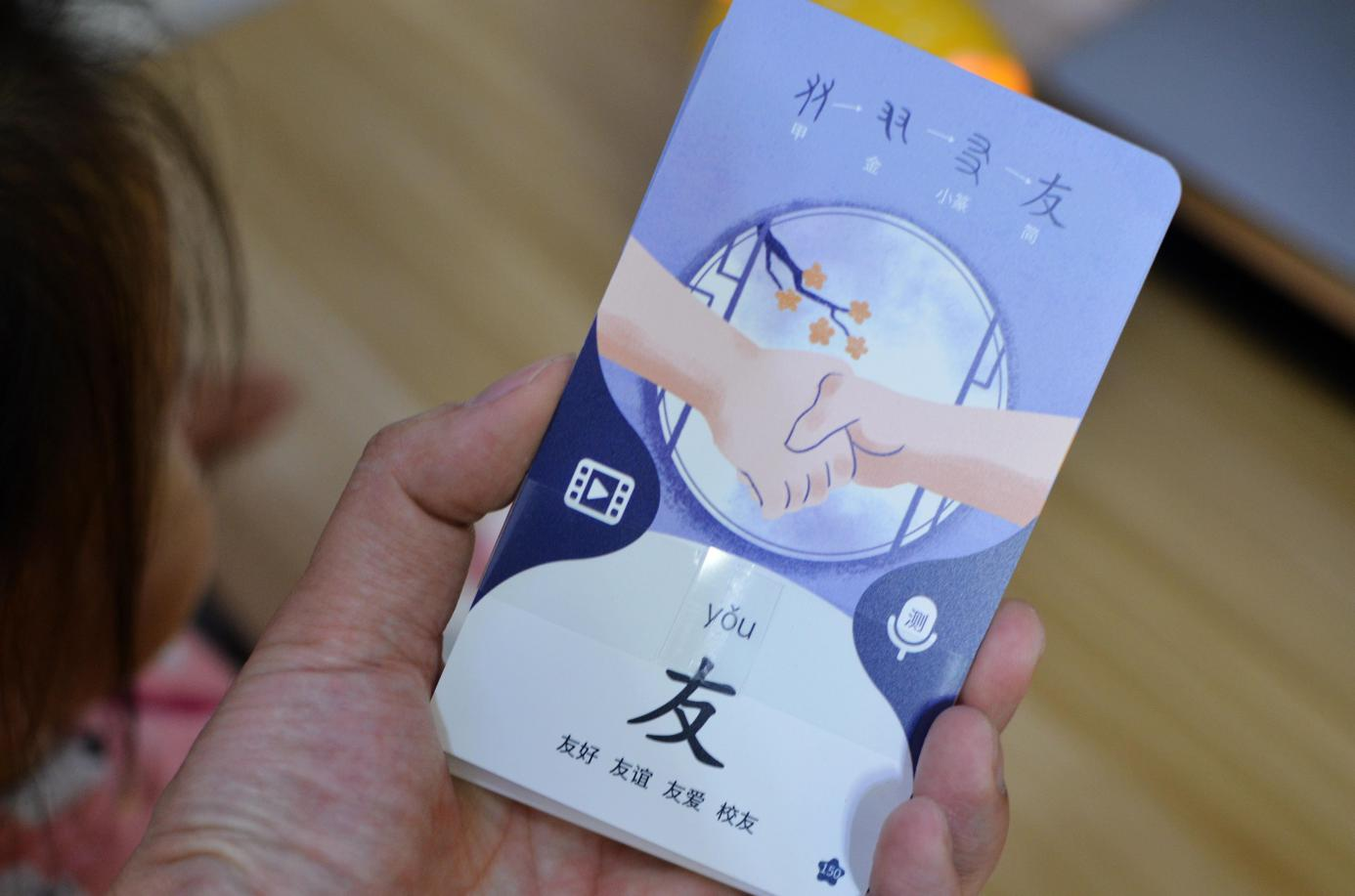 入手牛听听读书牛，语数英辅导一步到位