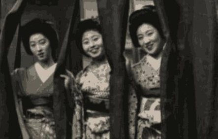 二战时，日本女性为了激励军队作战，不惜一切的牺牲太疯狂