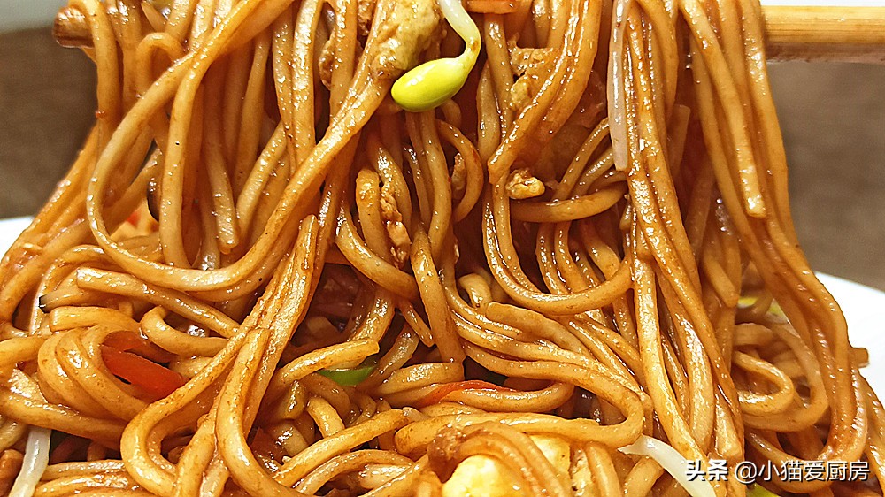 炒麵條這樣做味道不錯還營養，有肉有菜，孩子連吃2碗沒有夠