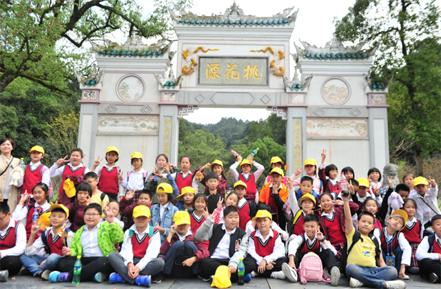 桃花源旅游区亮相北京地铁一号线，穿越长安街，致敬新时代