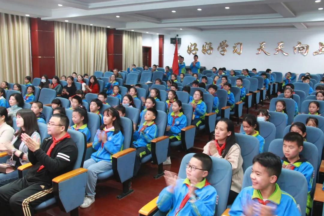 岳阳楼区站前小学少代会开始了