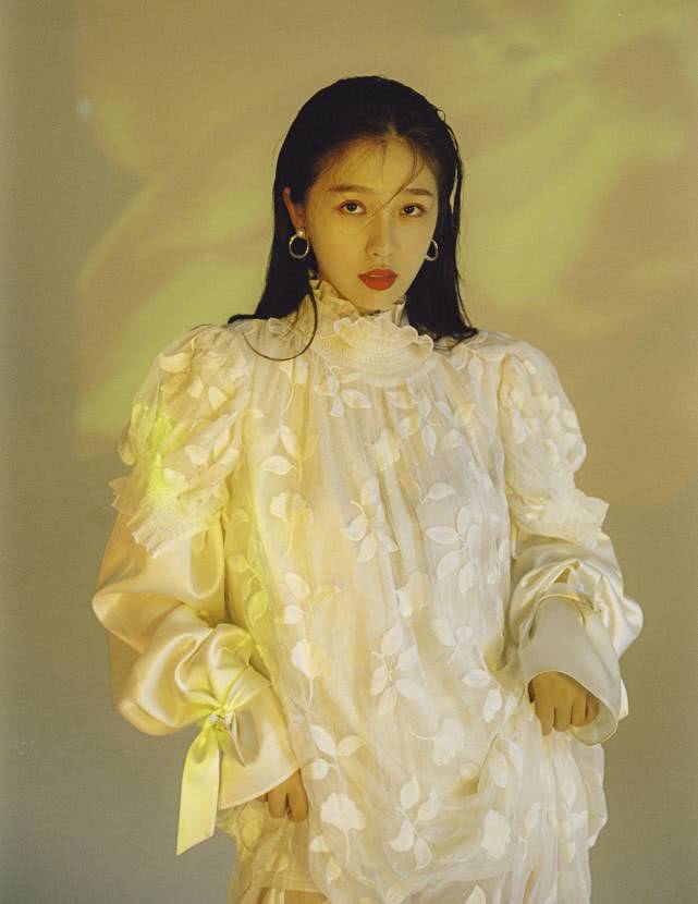 虞书欣赵小棠双双出道，家庭条件惹关注，果然