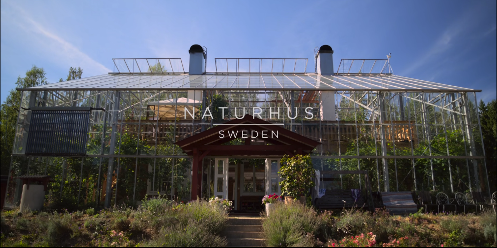 瑞典夫妻花12年为自闭症儿子建了座玻璃城堡：所